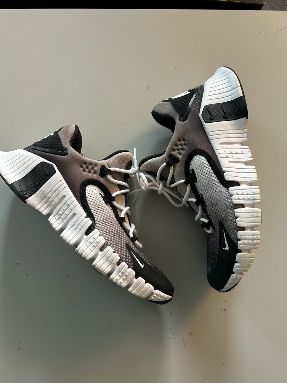 Nike free Metcon  Black and White sz 8